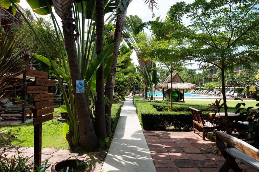 Basaya Beach Hotel & Resort 8